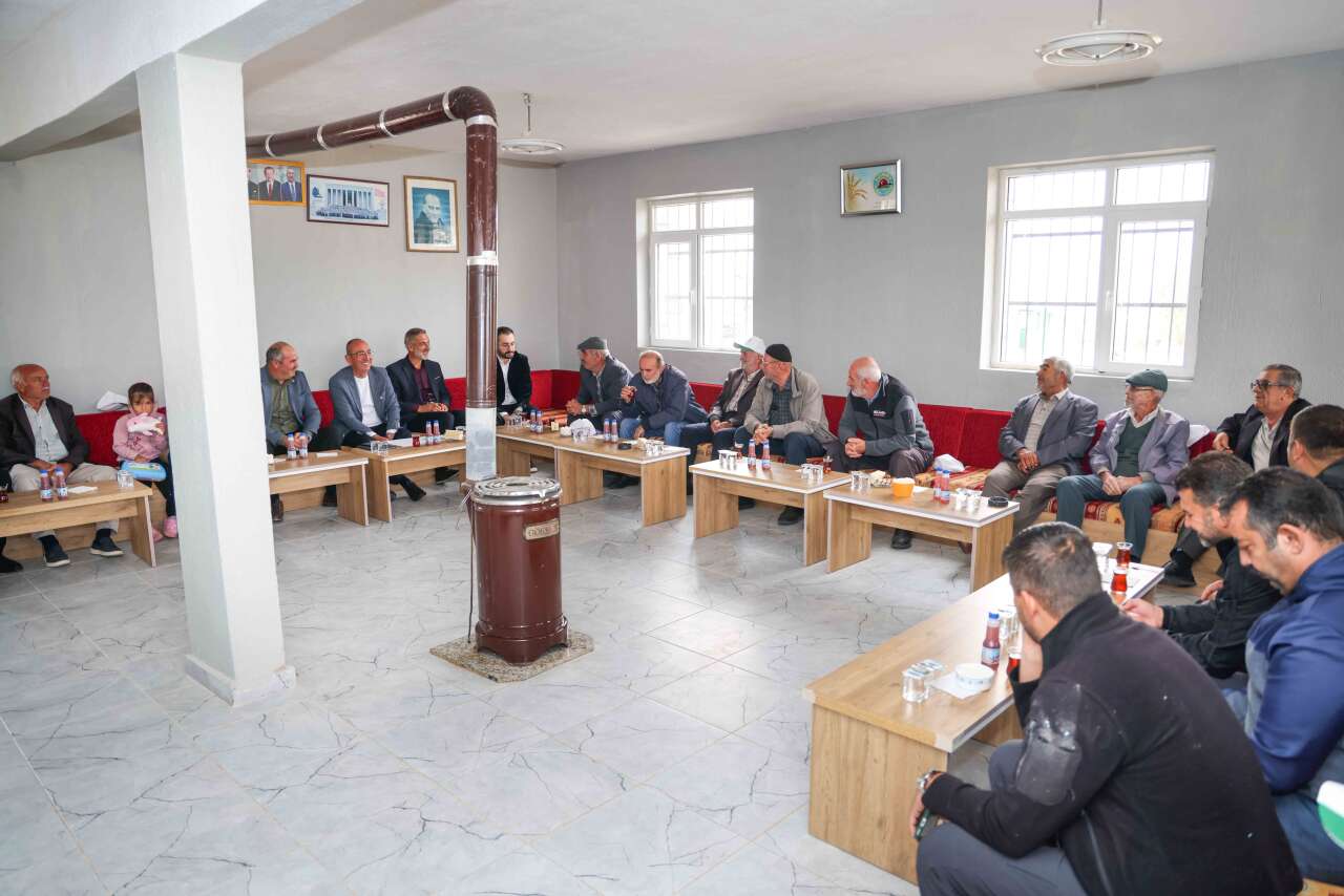 Konya’da Başkan Kavuş sahaya indi! 6 mahallede vatandaşları dinledi 6
